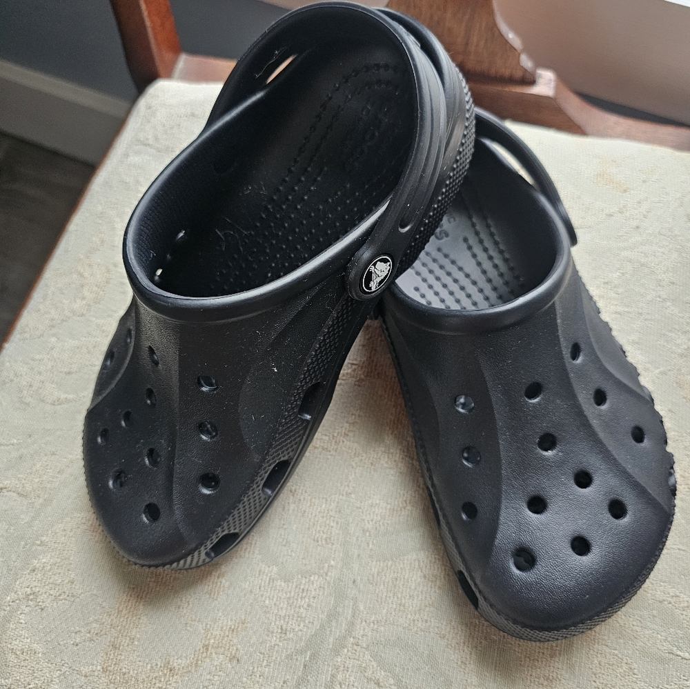 Kids Crocs size 3 youth